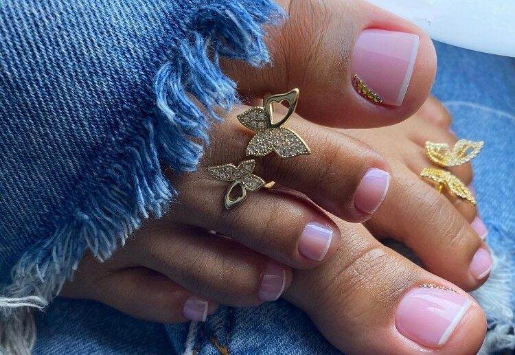 micro fall french pedicure 2023