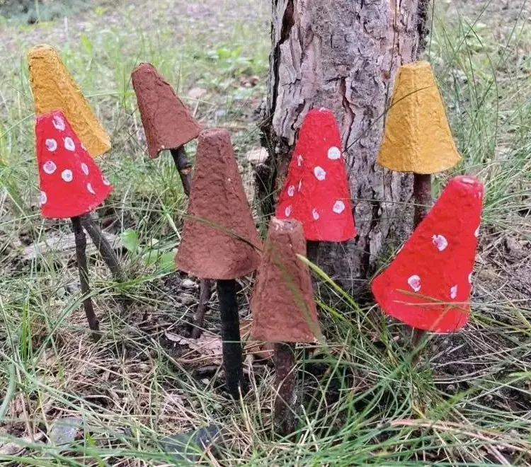mushrooms crafts with egg cartons for autumn as decoration for garden beds and pots crafts with egg cartons for autumn