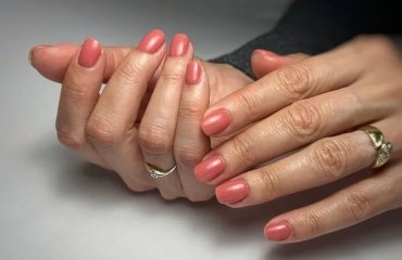 nail polish trend fall winter 2023 2024 for 50 year old women