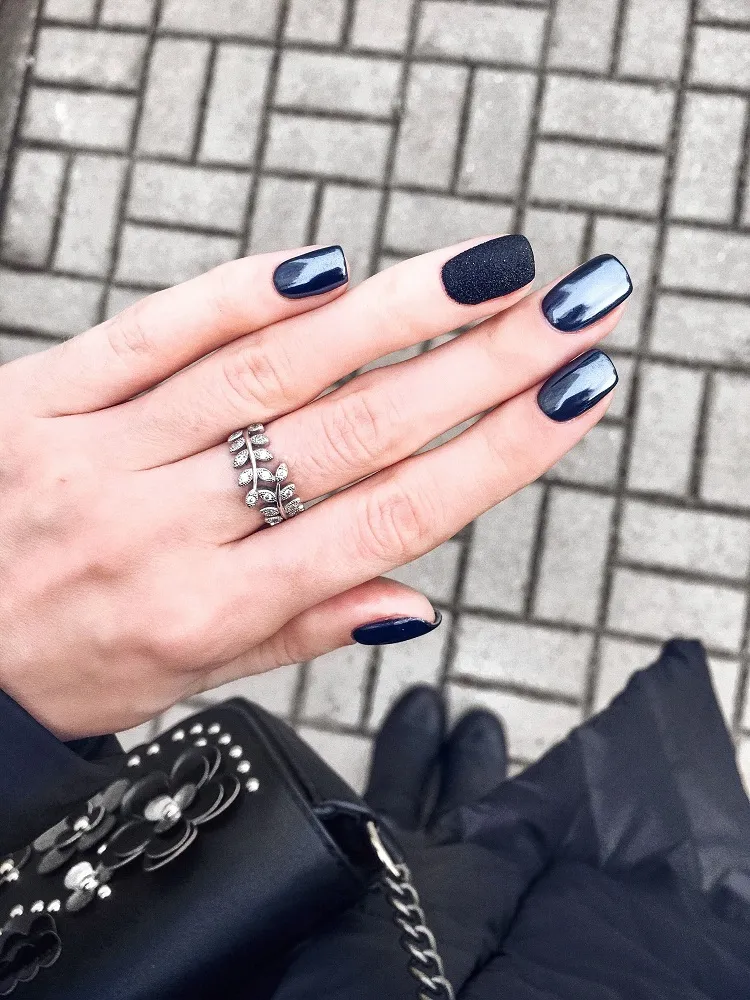 navy blue short square chrome nails fall manicure trends