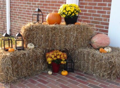outdoor fall decor with hay bales