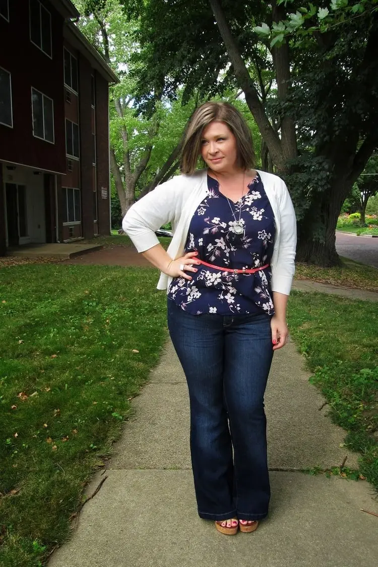 outfit ideas for modern curvy women at 40 or older