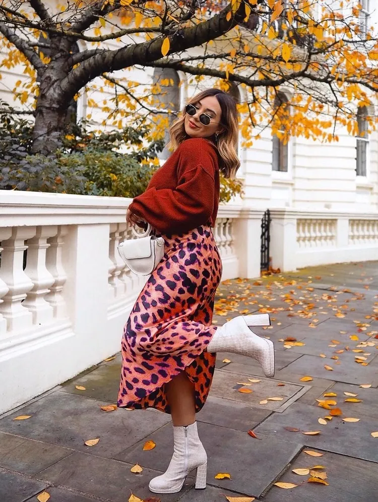 pink leopard print skirt outfit fall 2023