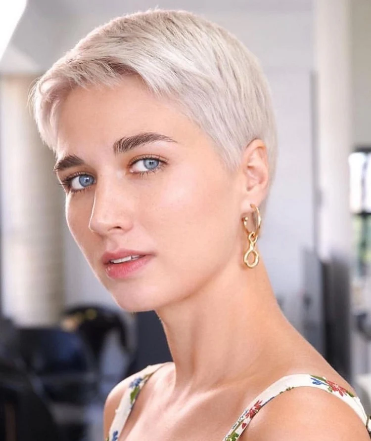 pixie haircut for round face women hairstyle 2023