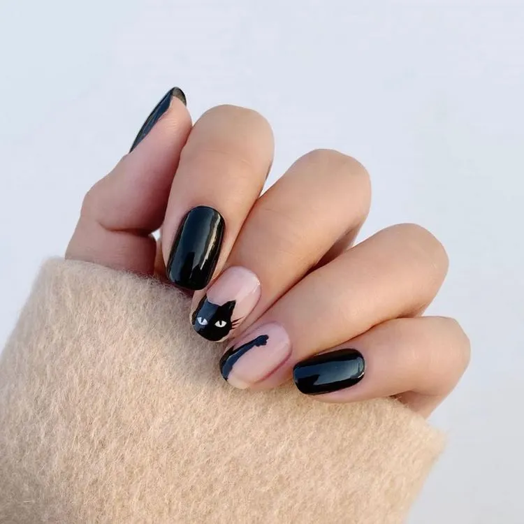 simple halloween nails black cat