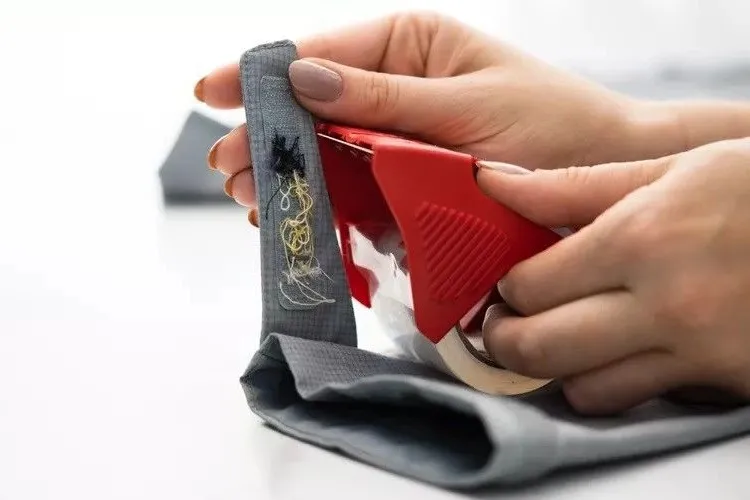 so you can remove lint with the cutting edge of the tape dispenser