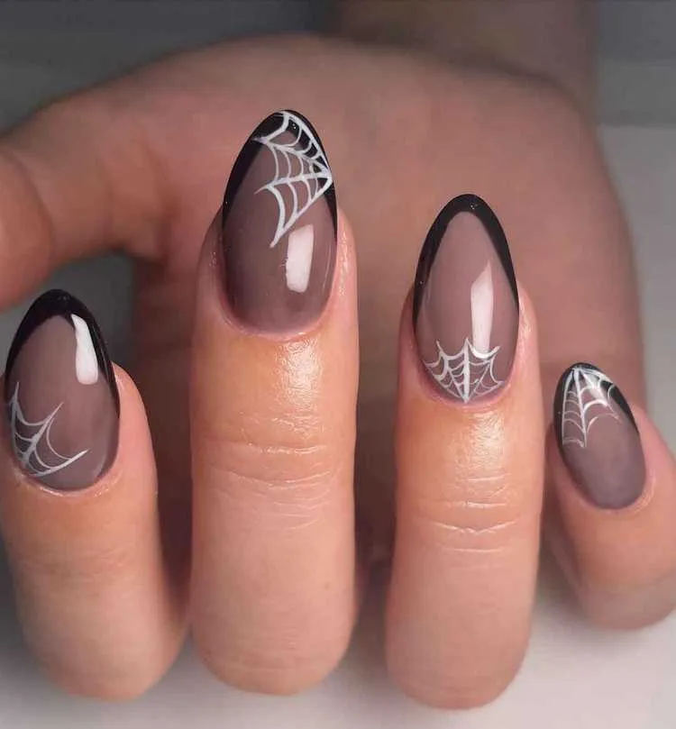 unghie halloween french nails with black tips and cobweb nail art