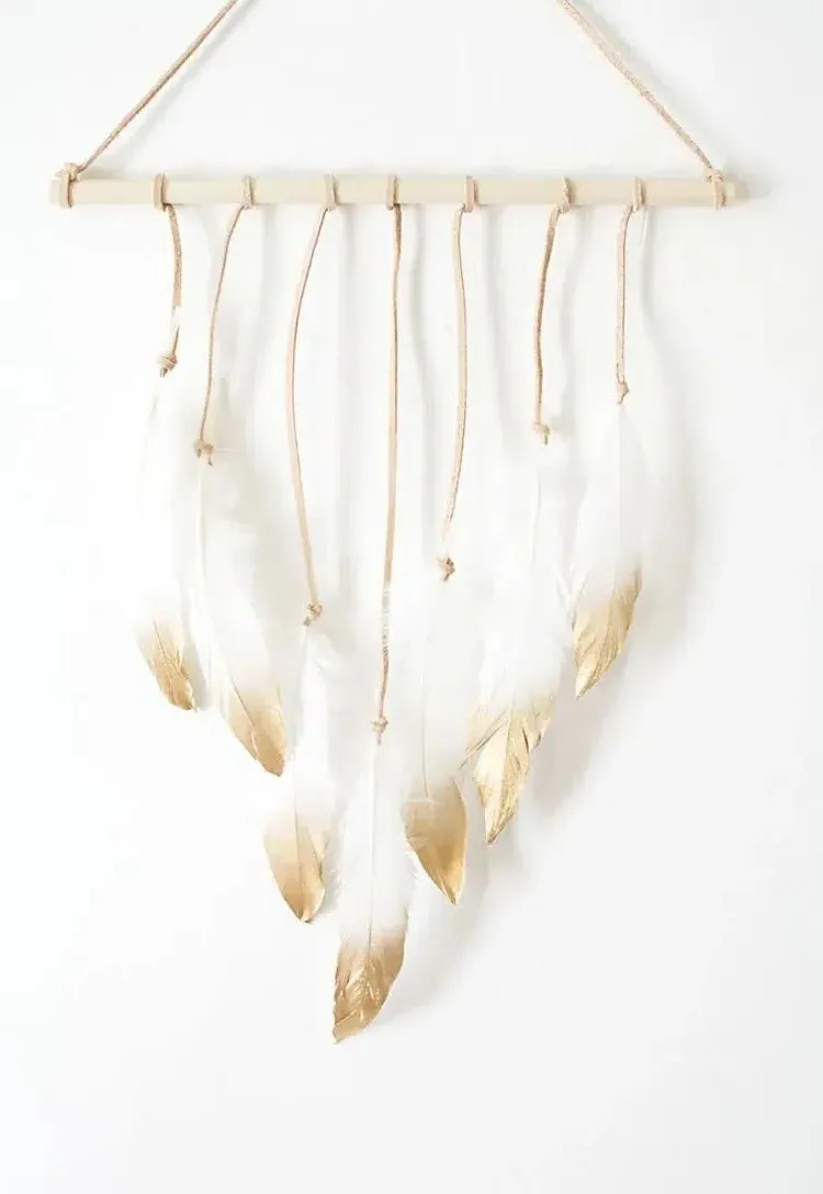 wall decor tutorial with white feathers make yourself in steps