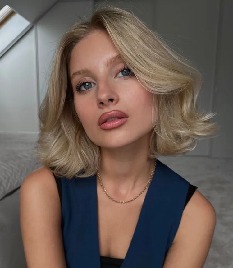 wavy bob hairstyle for women old money trend 2023
