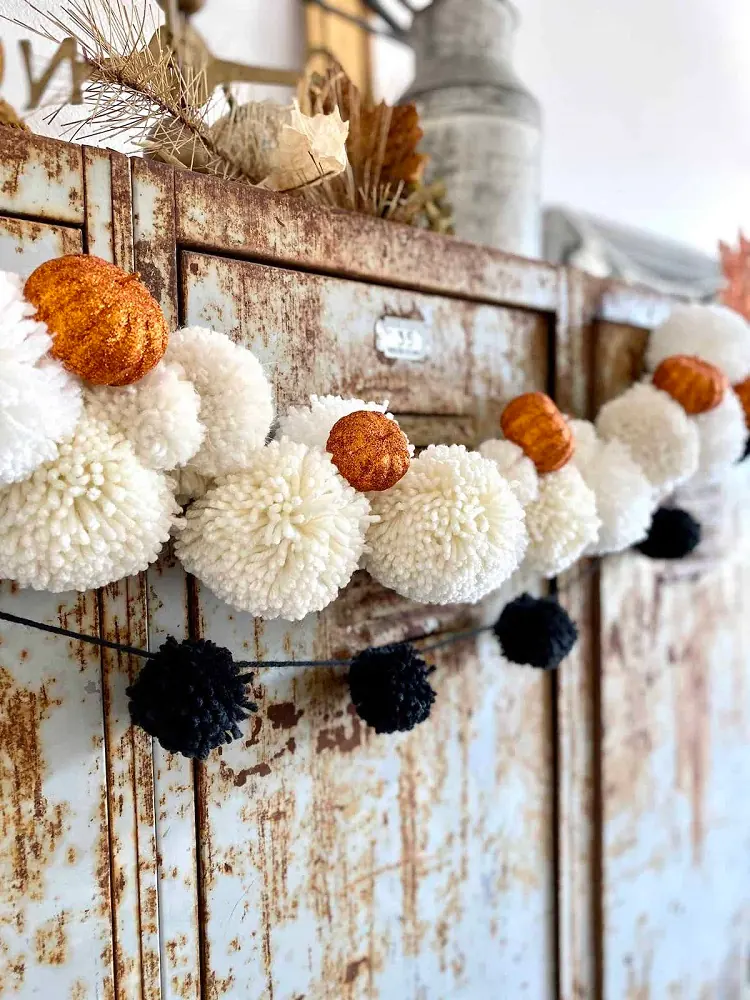 diy halloween garland with wool pompoms tutorial