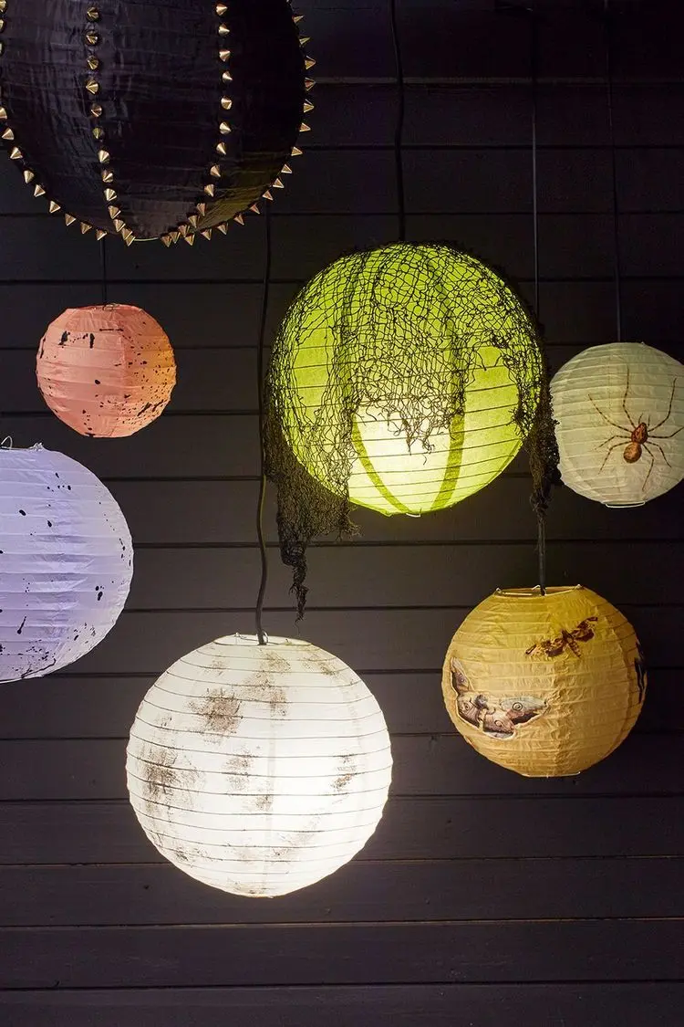 diy halloween decorations for the balcony lanterns with stickers and nets