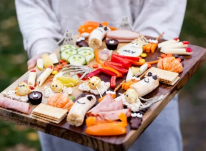 halloween charcuterie board diy