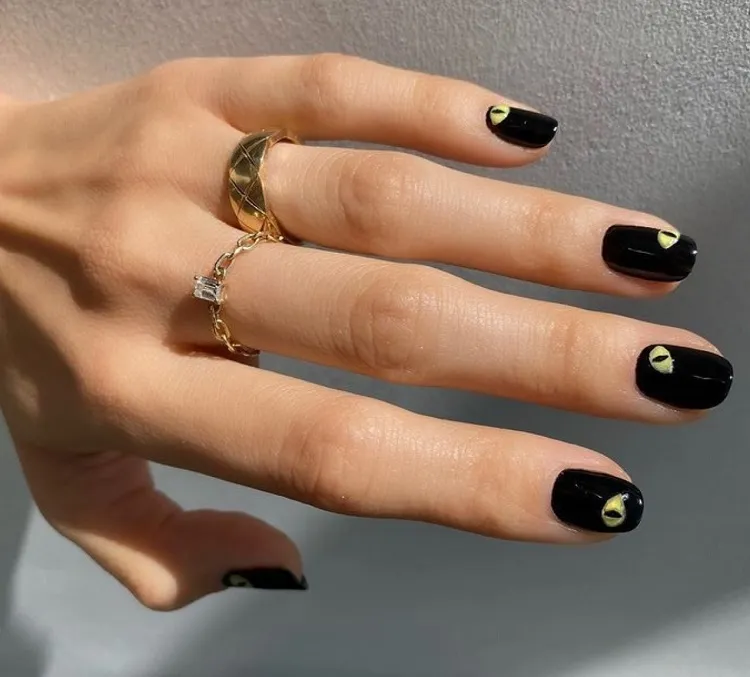 black cat eye halloween short nail design ideas 2023