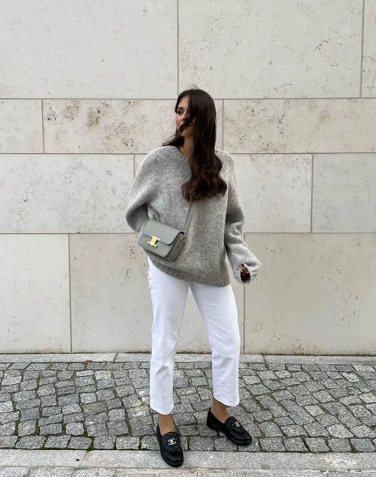 chunky loafers uutfit with white jeans and oversized sweater for fall