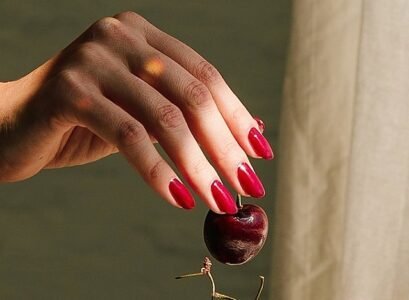 classic cherry red short nails design fall 2023