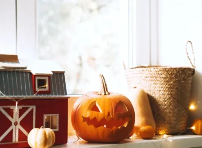 decorate a window for halloween with pumpkins in different sizes and faces