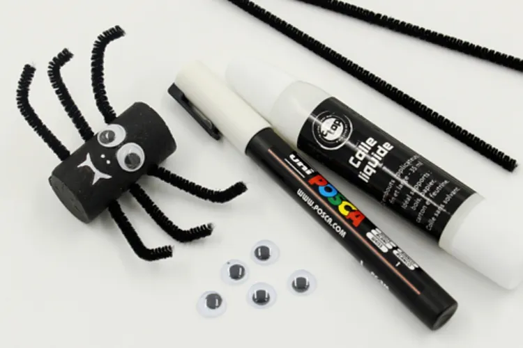 diy hallowen spider wine cork pipe cleaner kids crafts