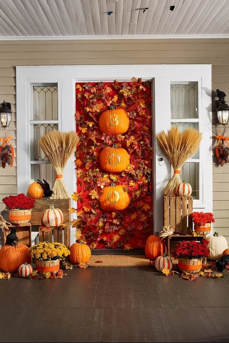 door decor idea for fall halloween 2023