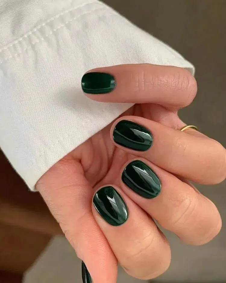 emerald green nail art ideas on short nails manicure for fall winter 2023 2024
