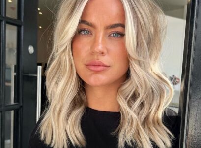 face framing money piece highlights gradient balayage blonde hair