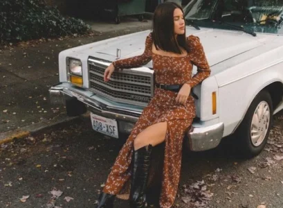 fall winter maxi dress with boots women fashion 2023 (1)