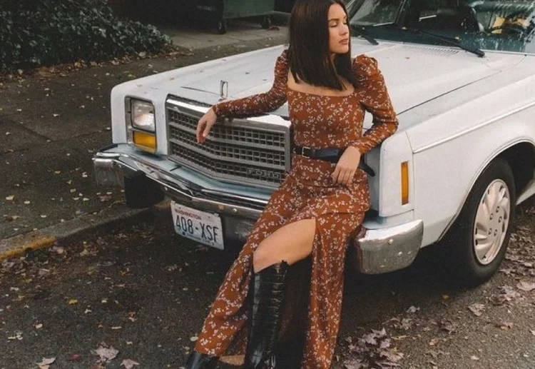 fall winter maxi dress with boots women fashion 2023 (1)
