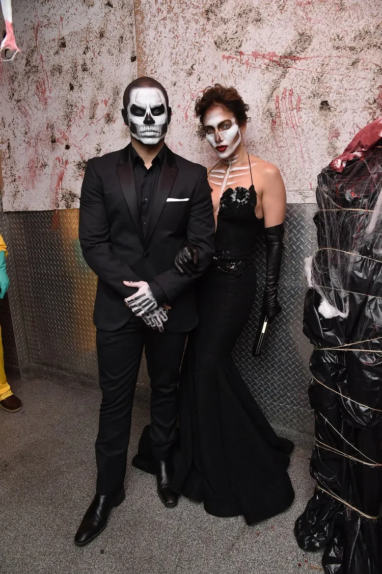 glam skeletons elegant scary couples costume idea halloween 2023