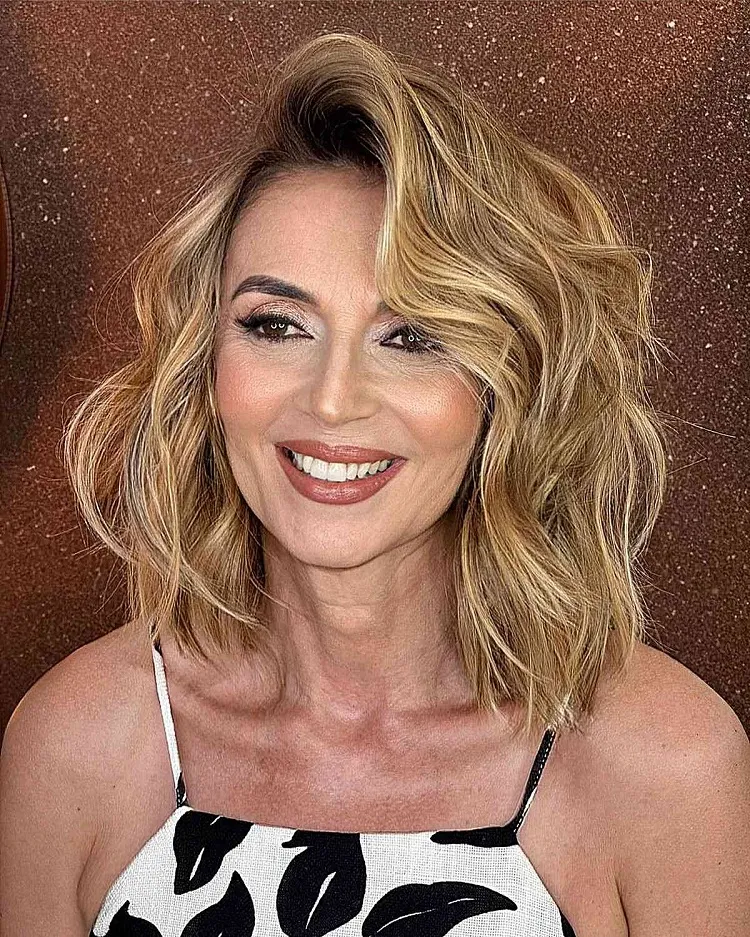 golden balayage for medium length hair for ladies aged 50
