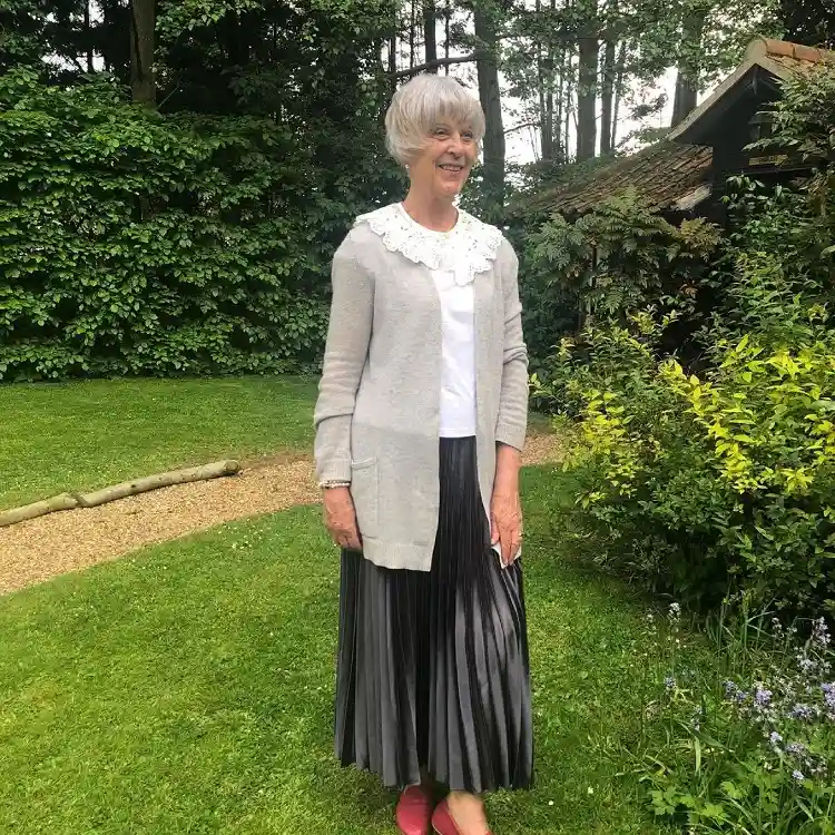 how not to wear a pleated skirt over 70