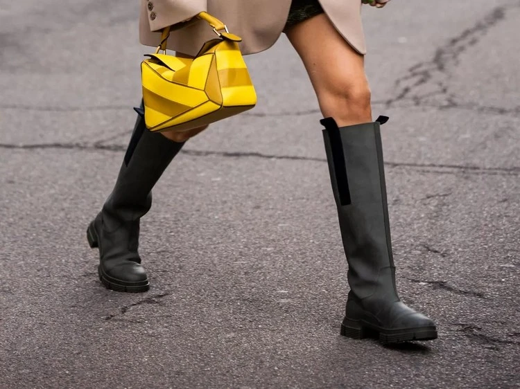 how can you combine rubber boots to create versatile fall outfits 2023