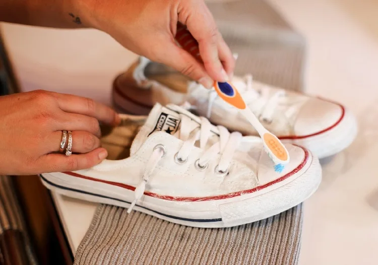 how to clean converse in a washing machine methods