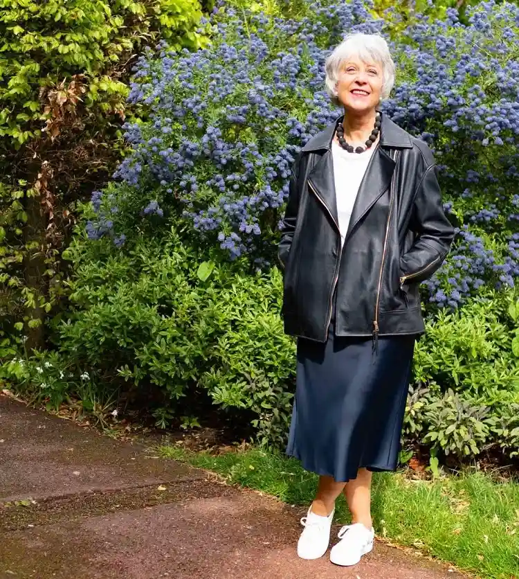 how to wear a midi skirt over 70