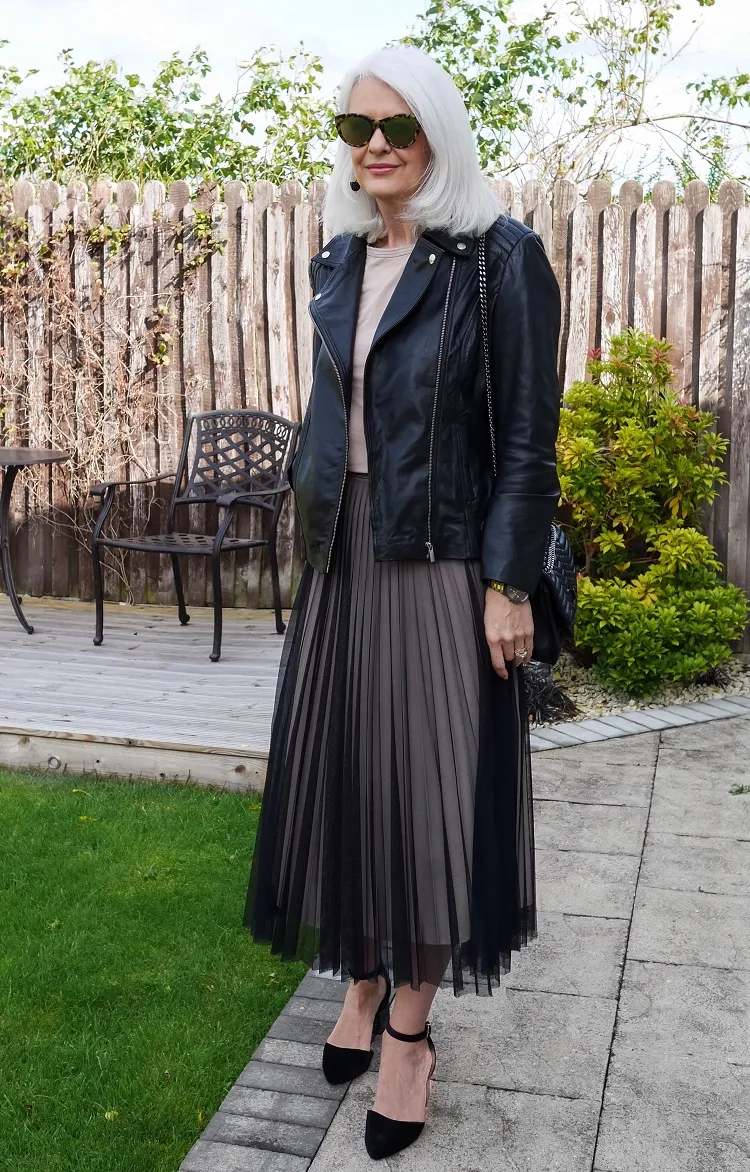 how to wear a pleated skirt over 50 for fall 2023