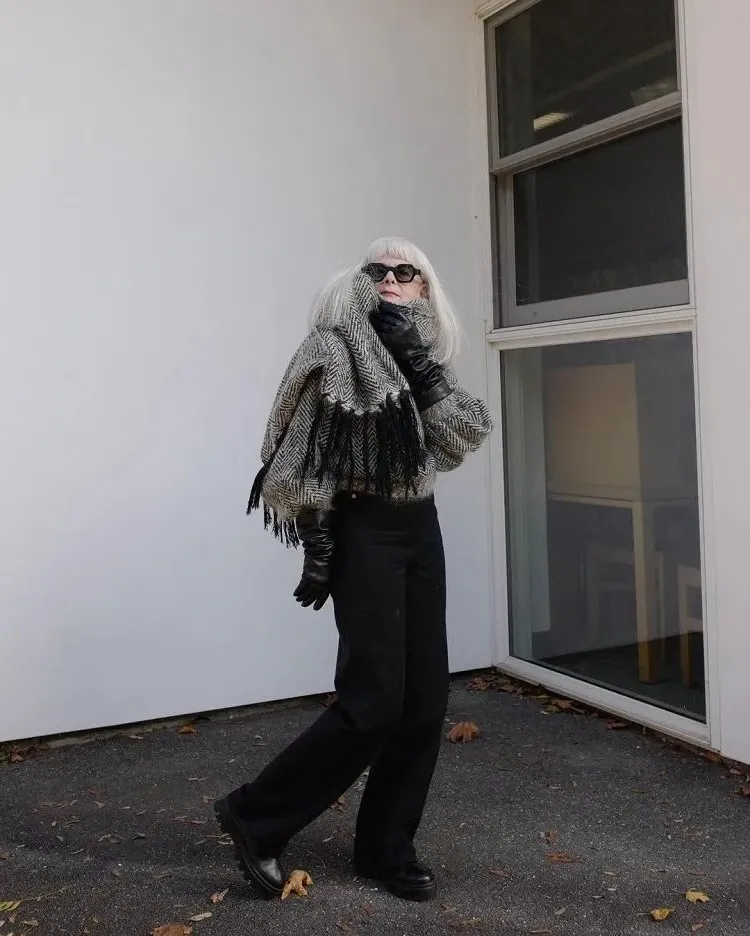 how to wear a wool scarf at 60 years old this fall winter 2023 style woman 65 years old