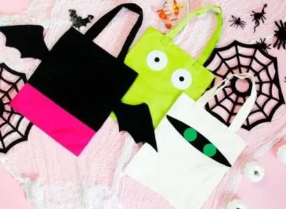 make funny halloween bags out of fabric and felt in bright colors