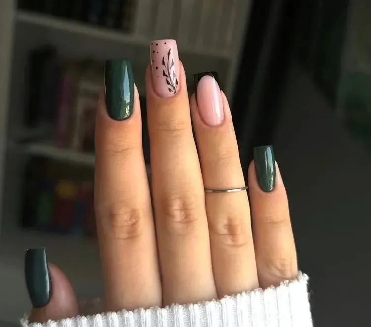 manicure fall 2023 nail art green on square nails