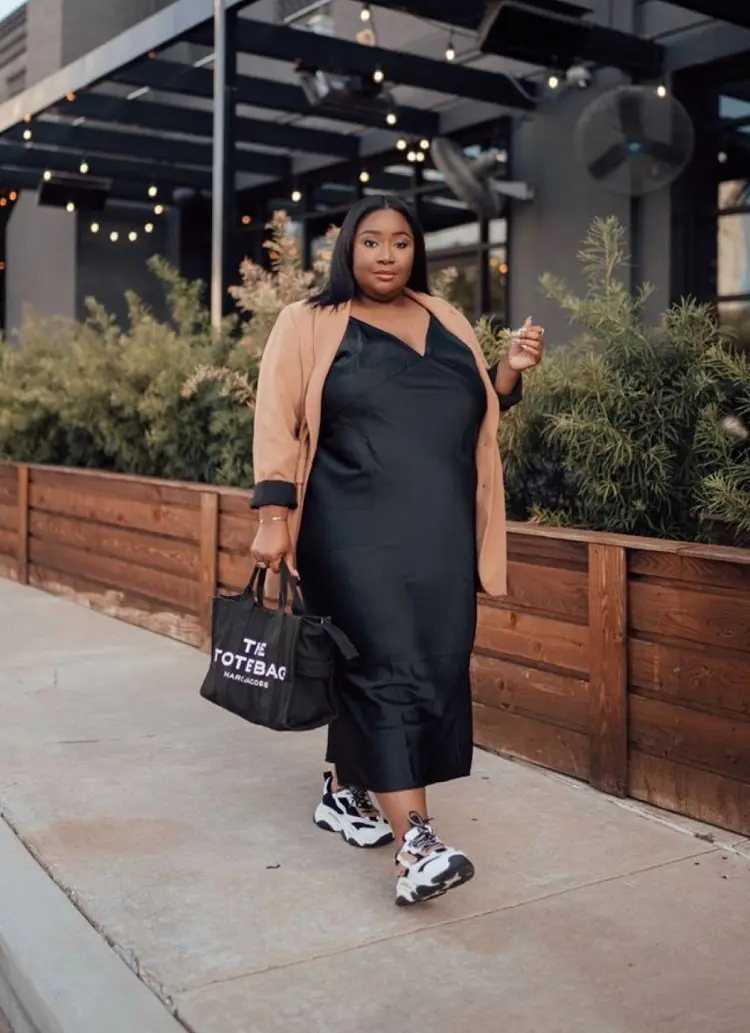 maxi dress for curvy women style fashion trends fall 2023
