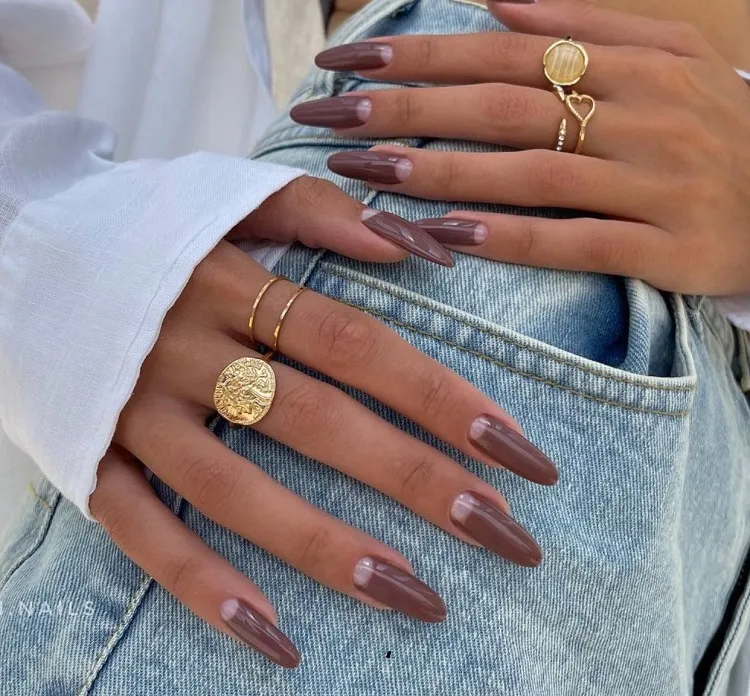 milk chocolate brown nails 2023 fall color trends