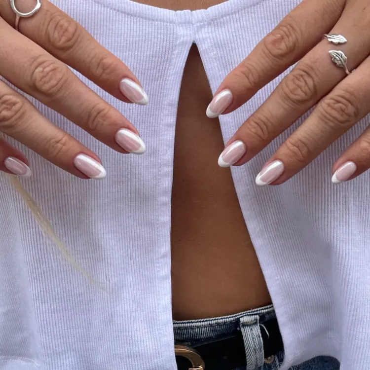 minimalist design fall nails trends glazed french nails