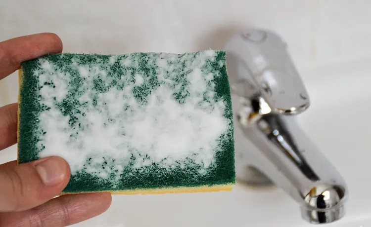 remove limescale from taps with the help of baking soda solution