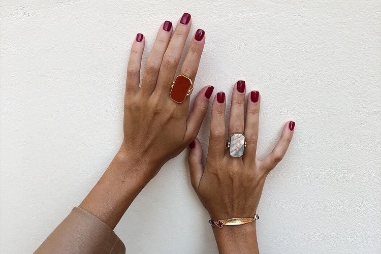 short square glossy burgundy old money nails fall colors