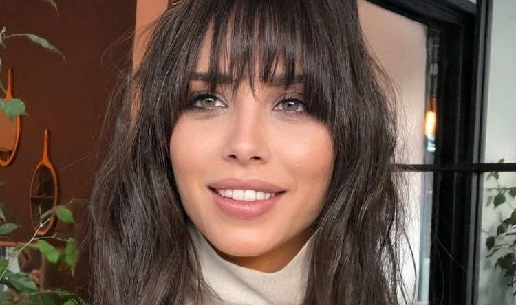 shoulder length hair with bangs fall 2023 hairstyle trends for women of all ages