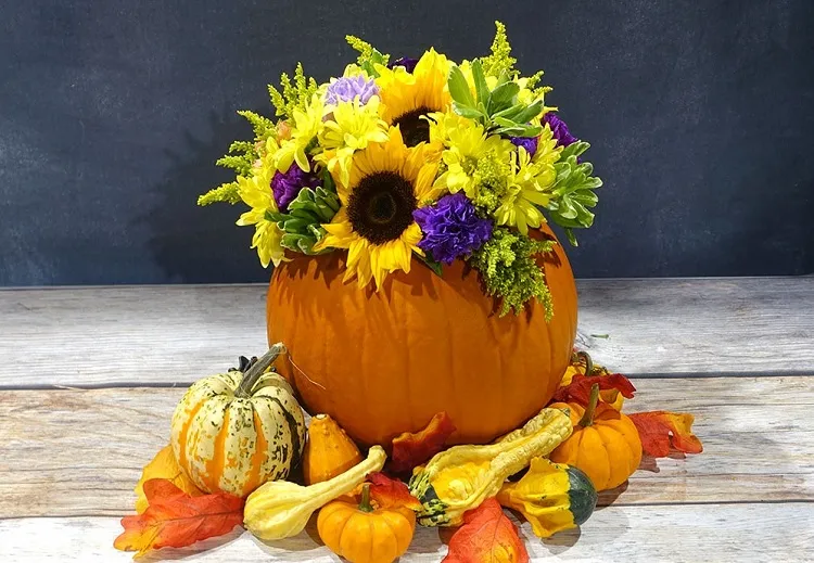 small pumpkin floral arrangement