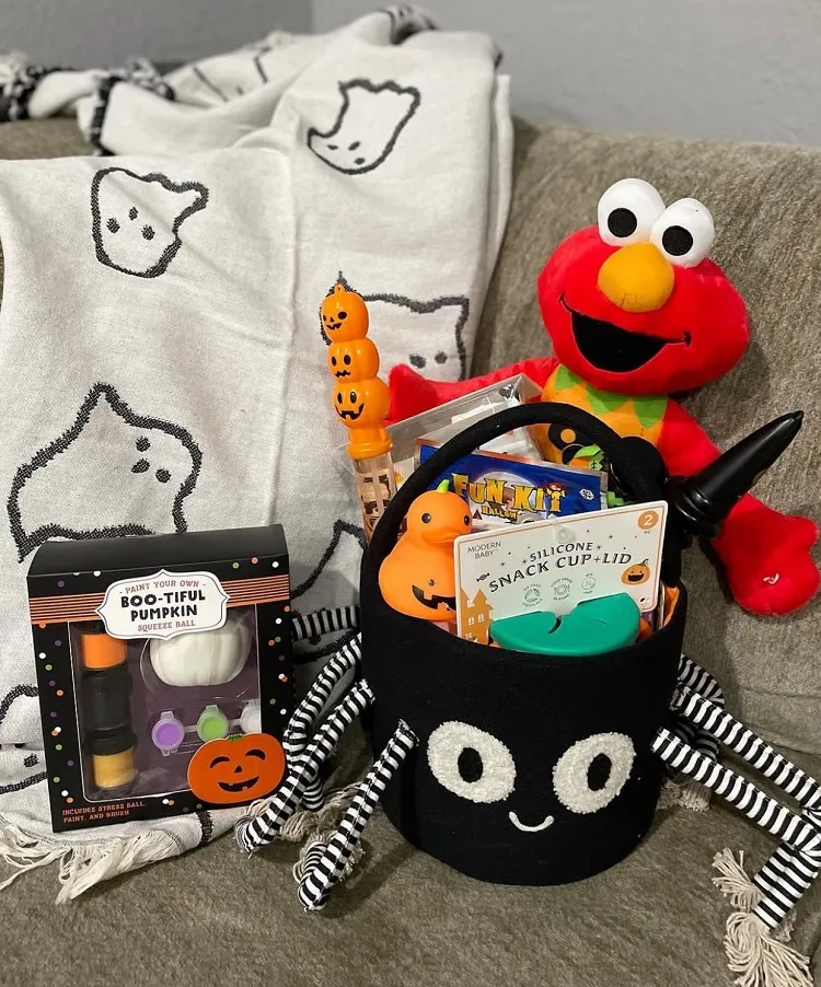 spider and elmo boo basket idea for kids