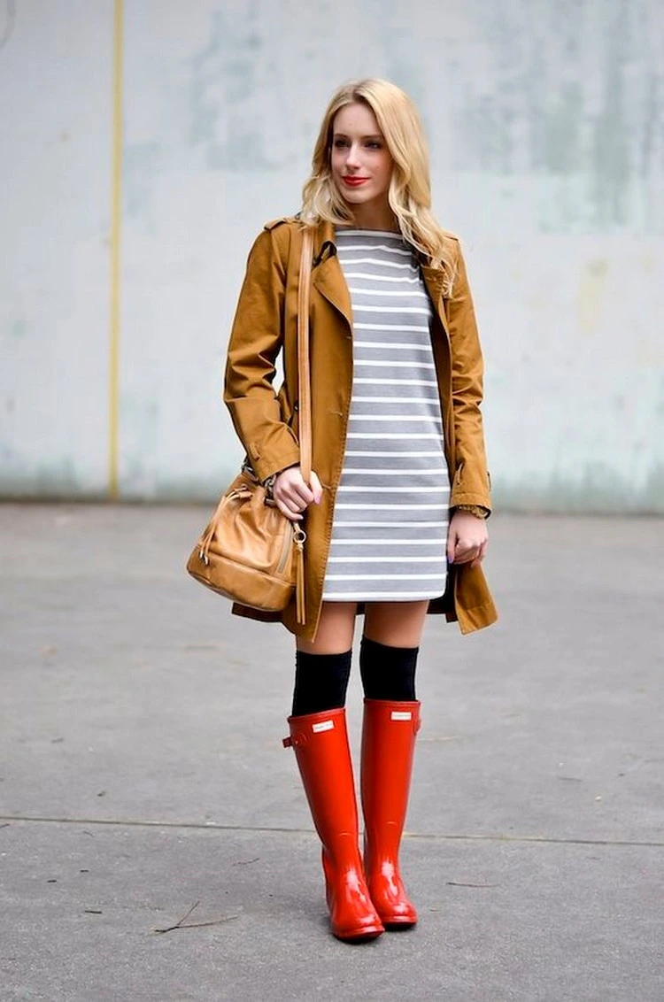 use your rubber boots to add some contrast to your fall outfit