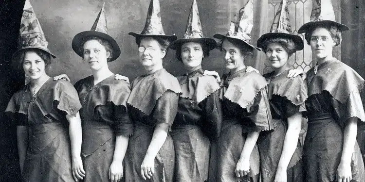 why witches wear pointy hats