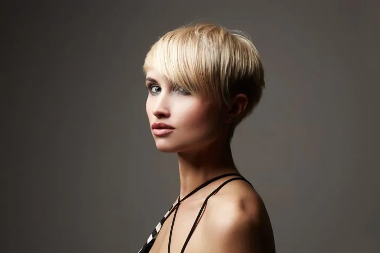 2024 hairstyle trends short hair bowl cut for women