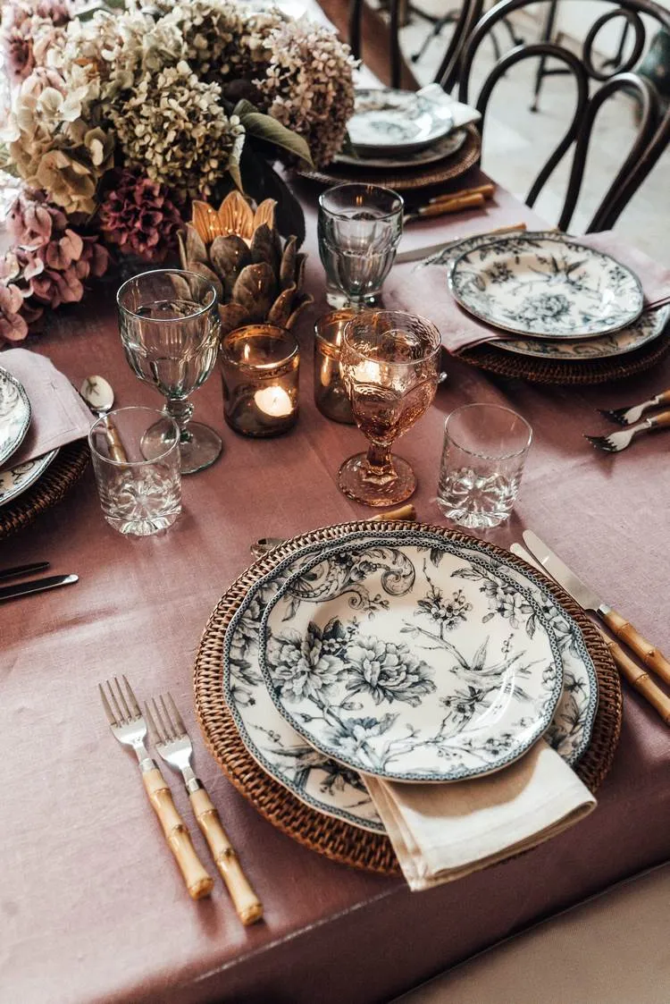 choose a color scheme for your thanksgiving table decoration