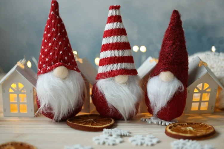 diy christmas gnomes from old socks