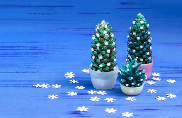 easy pine cone christmas crafts with kids